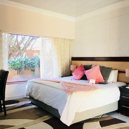 Riverton Manor Centurion Buitenkant foto