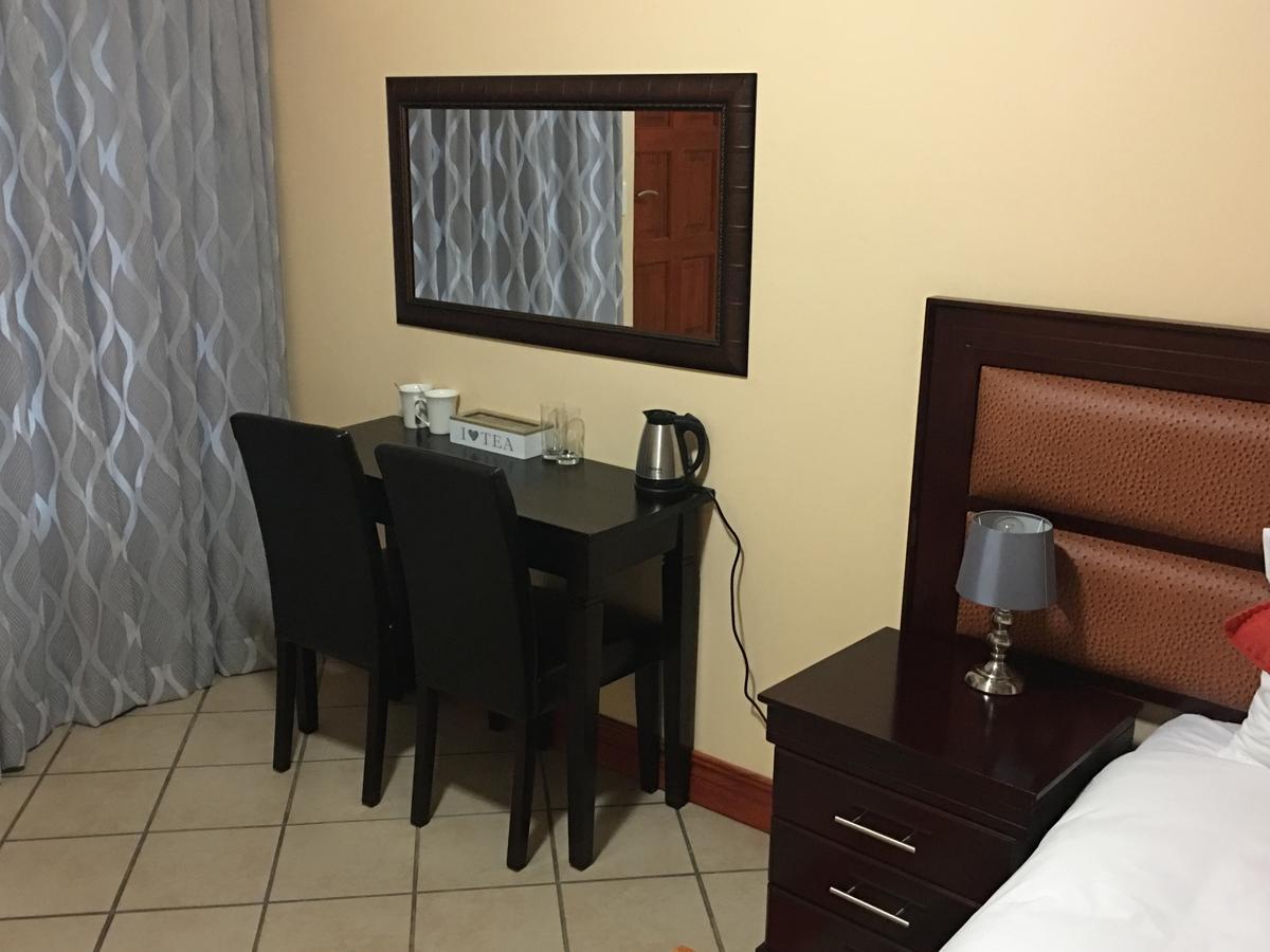 Riverton Manor Centurion Buitenkant foto