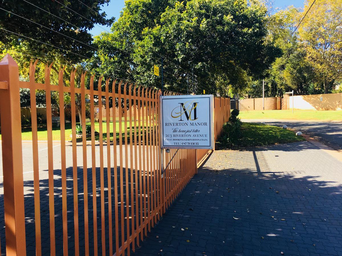 Riverton Manor Centurion Buitenkant foto